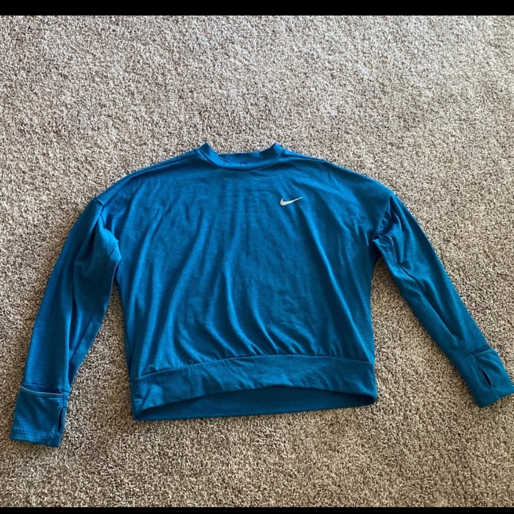 SOLD!    ✨NIKE DRI FIT RUNNING L/S TOP W/ SLEEVE POCKET✨
